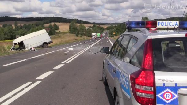 Groźny wypadek pod Jelenią Górą. Dwie osoby ranne