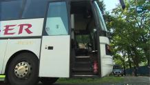 Wybiegli z lasu, kopali autokar. Atak na fanów Olimpii Elbląg
