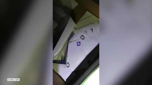 Policja zlikwidowała drukarnię fałszywych banknotów. Pod Łodzią drukowano złotówki, euro i funty