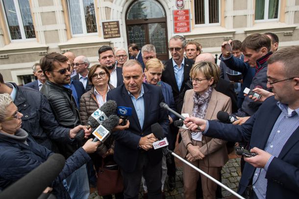 "Są pieniądze na pomoc. Potrzebna jest aplikacja polskiego rządu". Europosłowie z wizytą w Chojnicach