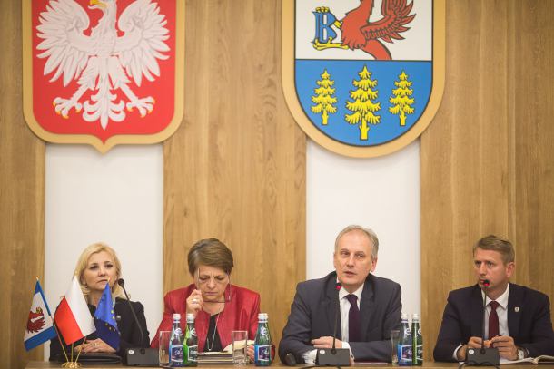Prawie trzy tysiące wniosków o wypłatę zasiłków dla poszkodowanych przez nawałnice na Pomorzu