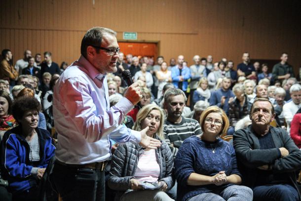 Wypłaty rządowe się opóźniają. Mieszkańcy chcą pomocy z funduszy przekazanych przez inne samorządy