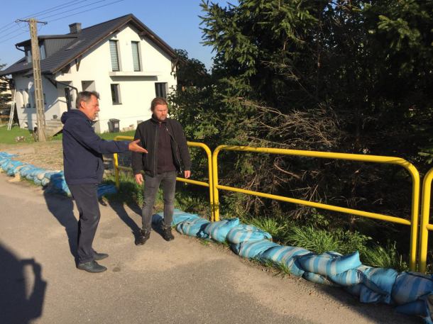 Problem właściciela zalewanej deszczówką posesji w Chojnicach ma zostać rozwiązany