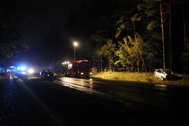 Nocny wypadek koło Człuchowa. 23-letni kierowca opla trafił do szpitala
