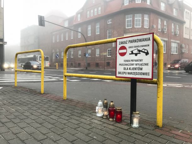 Chojnicka policja szuka świadków tragicznego zdarzenia pod dyskoteką. W niedzielę nad ranem zmarł 21-latek