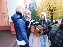 Wspólne śpiewanie na ulicach Sępólna w ramach Tygodnia Kultury Chrześcijańskiej (FOTO)
