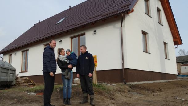 Rodzina z gm. Brusy, która straciła dobytek w nawałnicy, ma już nowy dom