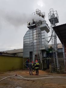 Palił się silos z ziarnami kukurydzy w Wierzchowie-Dworcu