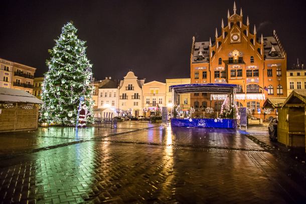 Jest choinka, są dodatkowe punkty świetlne. Chojnice gotowe na święta. A ile to kosztuje?