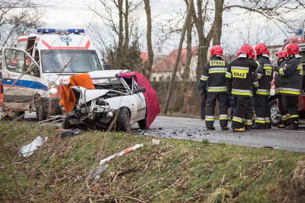 Wypadek na trasie Chojnice - Tuchola. Jedna osoba nie żyje (FOTO)
