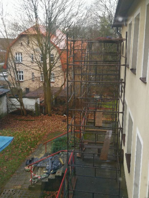 56-letni mężczyzna zginął podczas prac przy wymianie rynien jednego z bytowskich przedszkoli