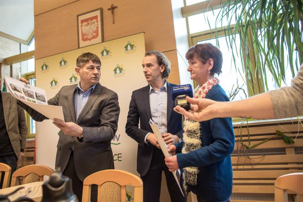 Pomoc od posłów PO dla dwóch poszkodowanych w nawałnicy rodzin