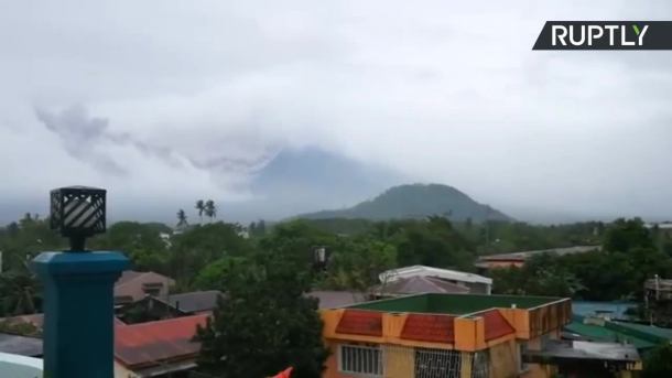 Masowa ewakuacja na Filipinach. Obudził się wulkan Mayon