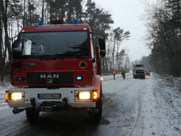 Zderzenie samochodu dostawczego i osobówki w Chojnicach (FOTO)