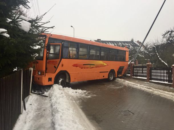 Kolizja autobusu wiozącego dzieci na basen w Chojnicach