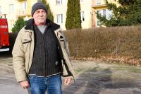 Staw wylał z brzeg&oacute;w w Ogorzelinach. Woda zagraża pobliskim budynkom