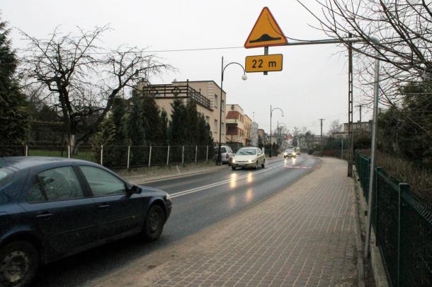 Drogowcy spowolnili ruch na ul. Reymonta w Chojnicach