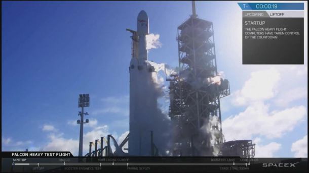 Najpotężniejsza rakieta na świecie "Falcon Heavy" wystartowała. Wyniosła na orbitę sportowy samochód