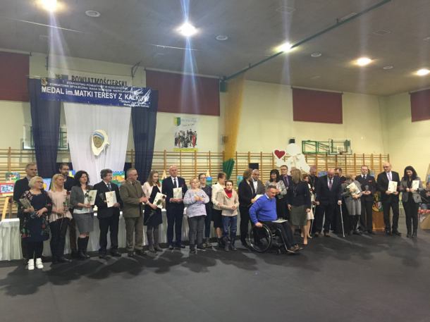Kościerzyna: medale im. Matki Teresy z Kalkuty (FOTO)