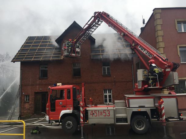 Groźny pożar w centrum Lipusza, w powiecie kościerskim (FOTO)