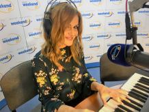 Weronika Korthals gra i śpiewa na żywo w Weekend FM!