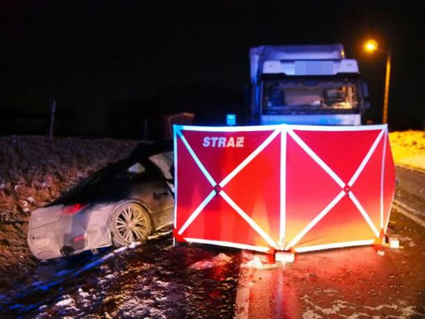 Śmiertelny wypadek koło Bytowa. Jedna osoba nie żyje, dwie są poszkodowane
