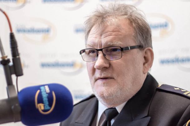 Komendant chojnickiej Straży Miejskiej o pomocy bezdomnym i konsekwencjach palenia w piecach odpadami