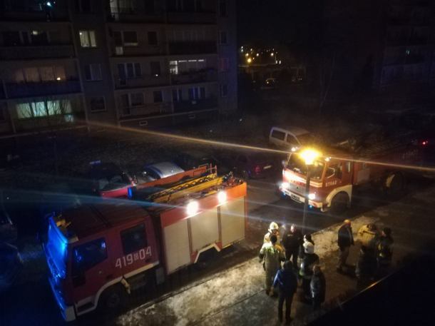 Pożar mieszkania w bloku w Czersku. Ewakuowano 30 osób