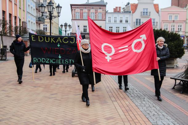 "Edukacja, wiedza, rodzicielstwo". Czarny protest w Chojnicach