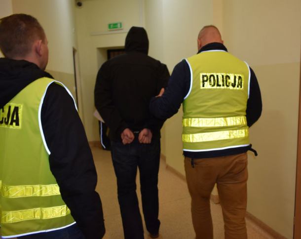 Groził partnerce, że ją zabije. Kiedy odnalazła go policja, chciał uciec przez balkon