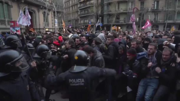 Masowe protesty w Katalonii po aresztowaniu C. Puidgemonta. Ponad 50 rannych w Barcelonie