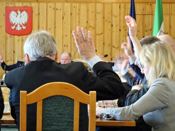 Zamieszanie w trakcie ustalania nowych okręgów wyborczych. Radni głosowali dwa razy  