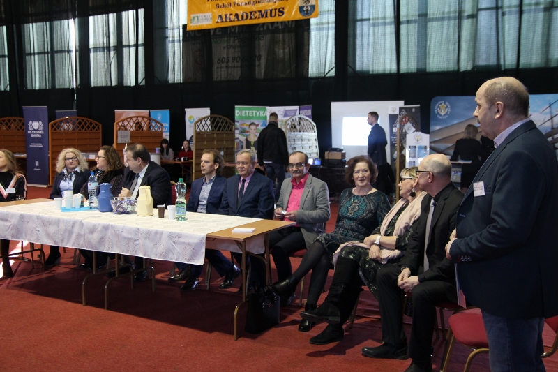 W Chojnicach trwają targi edukacyjne Akademus