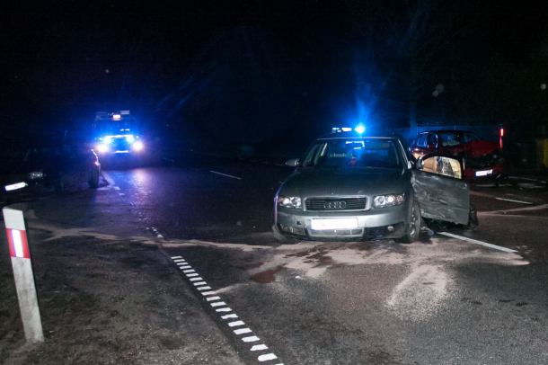 Zderzenie trzech samochodów na DW240. Pięć osób poszkodowanych (FOTO)
