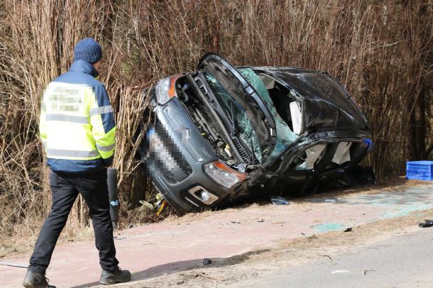 Wypadek w Charzykowach. Zderzenie dwóch osobówek (FOTO)