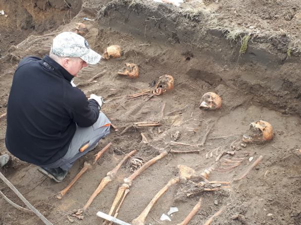 Szczątki z czasów II wojny światowej wykopane w Wierzchowie-Dworcu (FOTO)