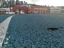 Niespełna 3-letnia bieżnia lekkoatletyczna na stadionie w Sępólnie wymaga naprawy