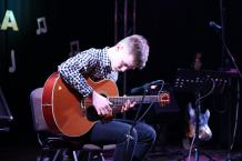Kilkunastu gitarzystów rywalizowało wczoraj (8.04.) w Ośrodku Kultury w Czersku w konkursie "Złota Gitara"