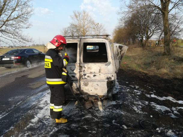 Pożar samochodu dostawczego w Nieżywięciu koło Człuchowa