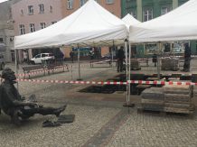Trwają prace związane z konserwacją fontanny na rynku w Kościerzynie