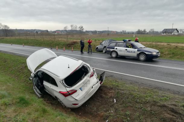 Kolizja trzech samochodów na drodze krajowej nr 25 koło Sępólna