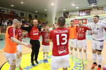 "Czerwone Diabły" mają awans w kieszeni, ale i tak gromią