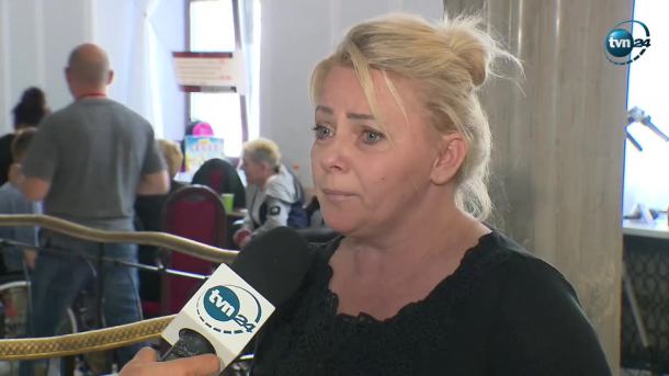 Protestujący w Sejmie rodzice apelują o "kameralne" spotkanie z Jarosławem Kaczyńskim