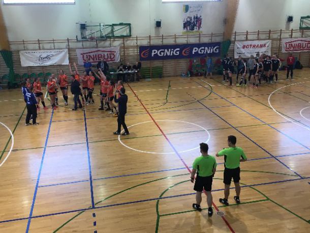Kościerskie szczypiornistki pokonały na swoim boisku KPR Gminy Kobierzyce