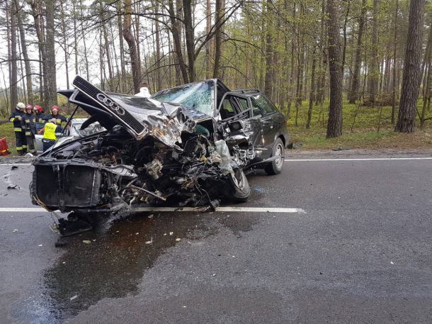Zderzenie dwóch pojazdów w powiecie kościerskim w okolicach Łubiany (FOTO)
