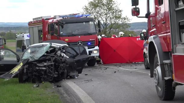 Dwie osoby nie żyją, trzy są ciężko ranne. Tragiczny wypadek na Pomorzu