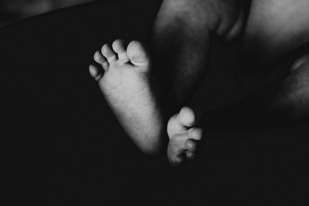 3-miesięczne niemowlę zmarło podczas snu z małoletnią matką