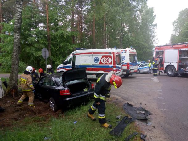 Zderzenie dwóch samochodów na drodze Koczała - Miastko. Dwie osoby poszkodowane