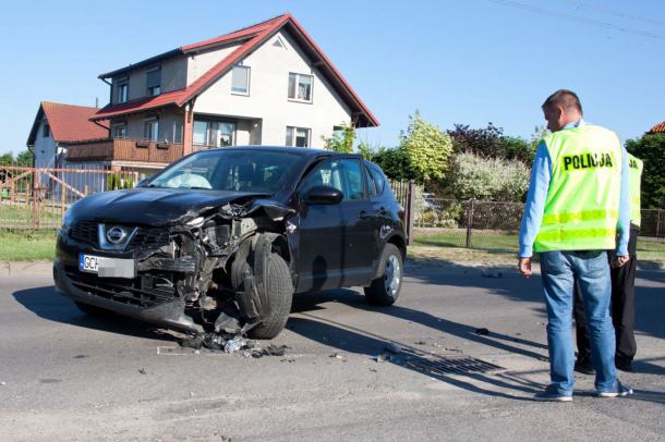 Zderzenie dwóch samochodów osobowych na ul. Angowickiej w Chojnicach (FOTO)
