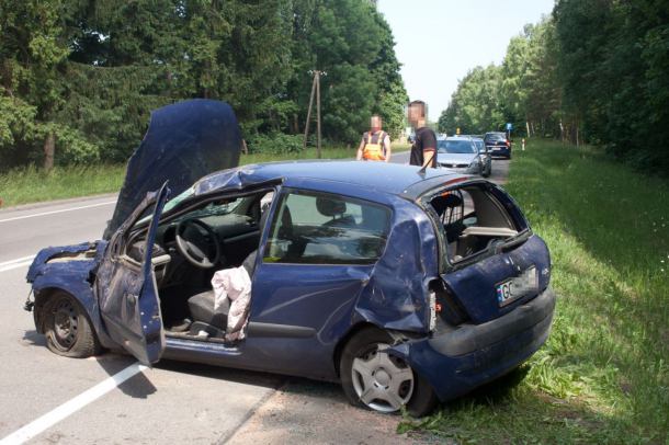 Zderzenie dwóch samochodów osobowych na DK 22 w gminie Czersk (FOTO)